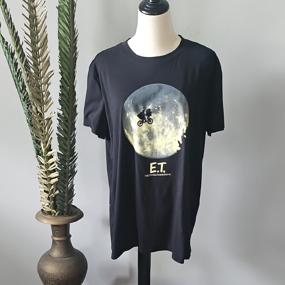 Maurices E.T. Black Graphic Tee